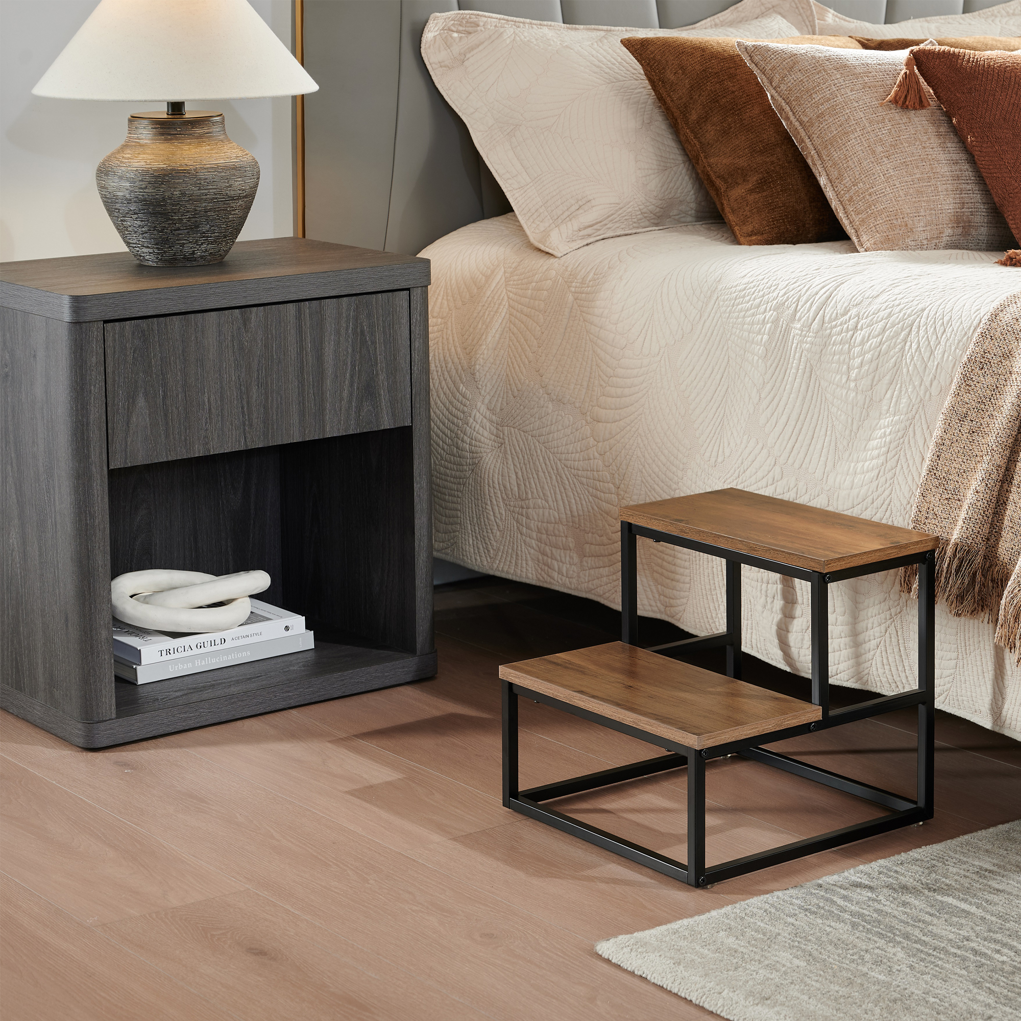 Axel Step Stool (Walnut)